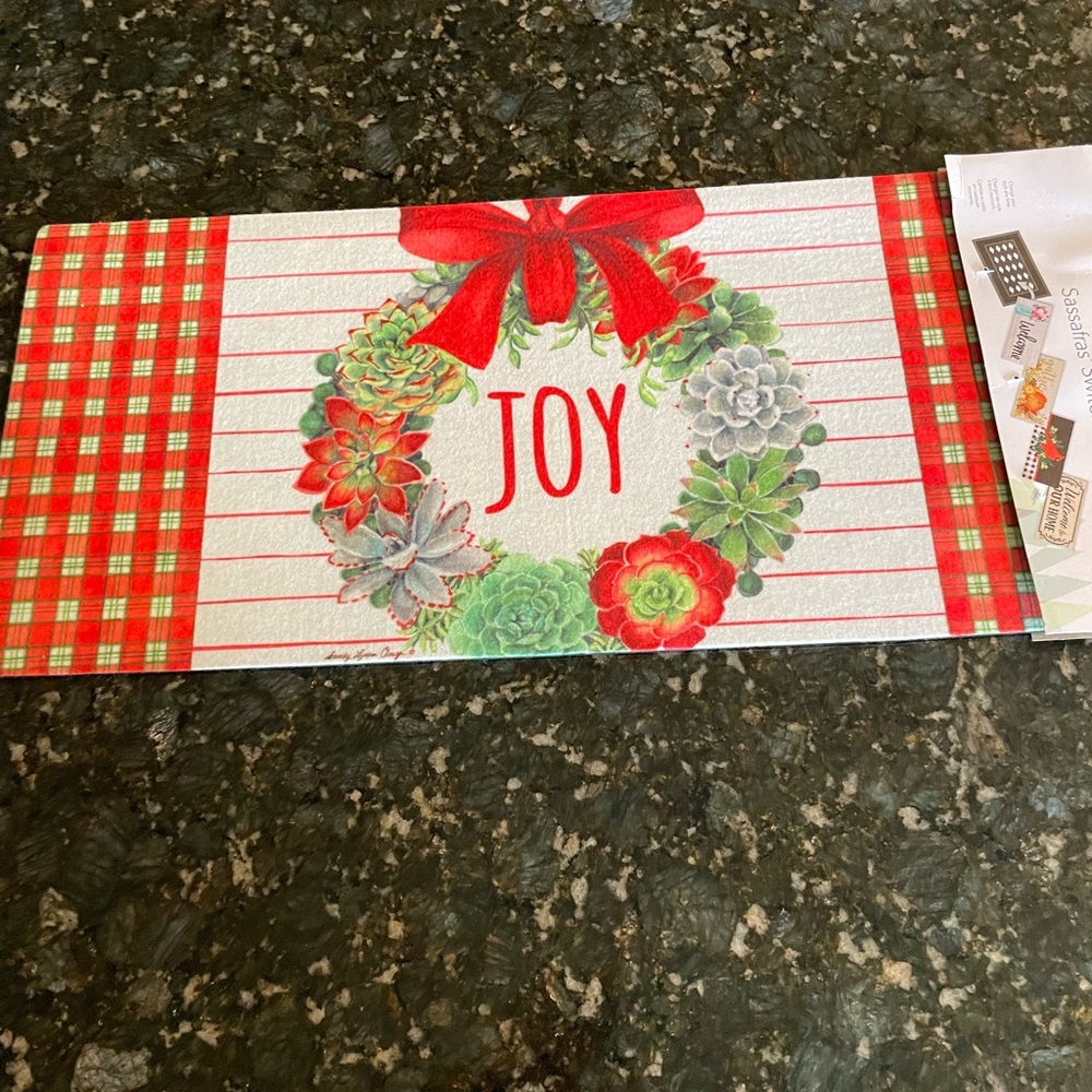 NWT Evergreen Sassafras Switch Mat. Holiday Succulents.
